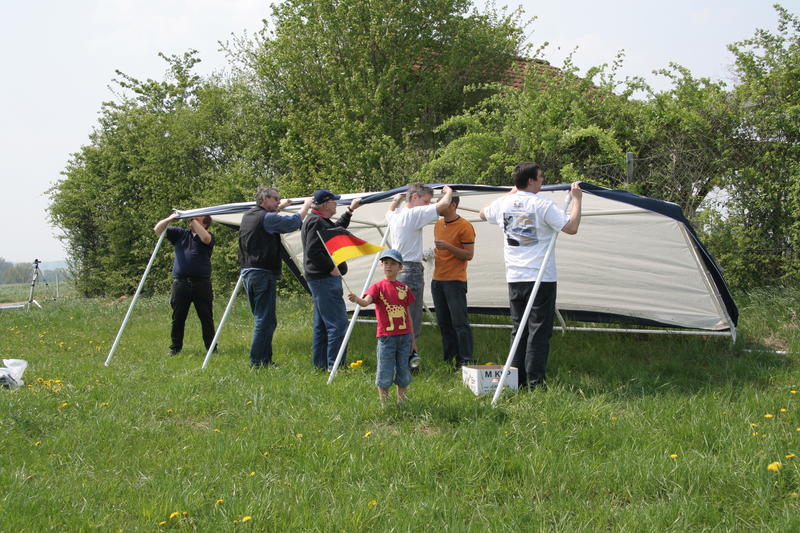 Die Fahne darf nicht fehlen.