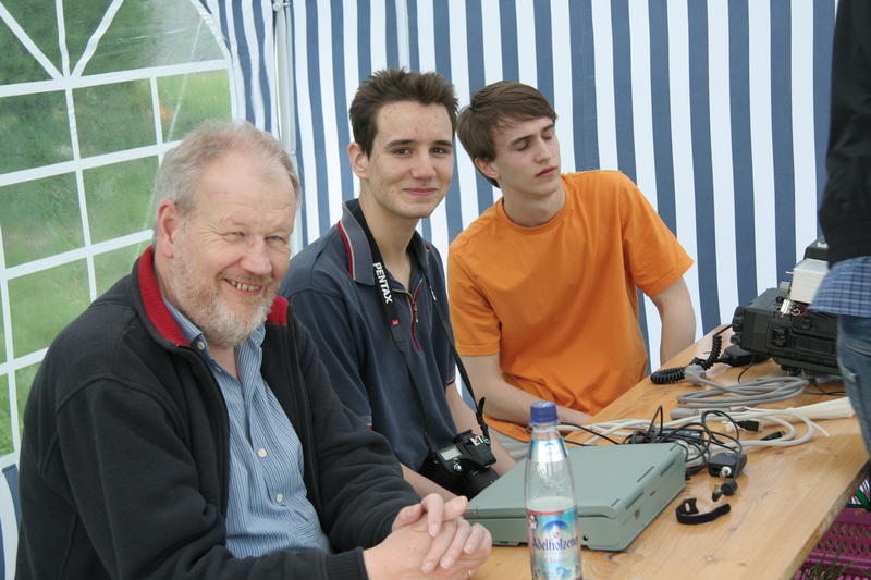 Rene, Andre, Christian - gedämpftes Lachen