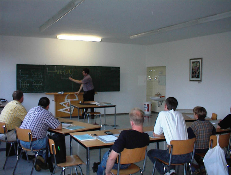 Der Unterrichtsraum, wie interessiert alle zuhören ;-)