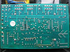 Lötseite mit markierten Pin 11 und 12 des LM324N
