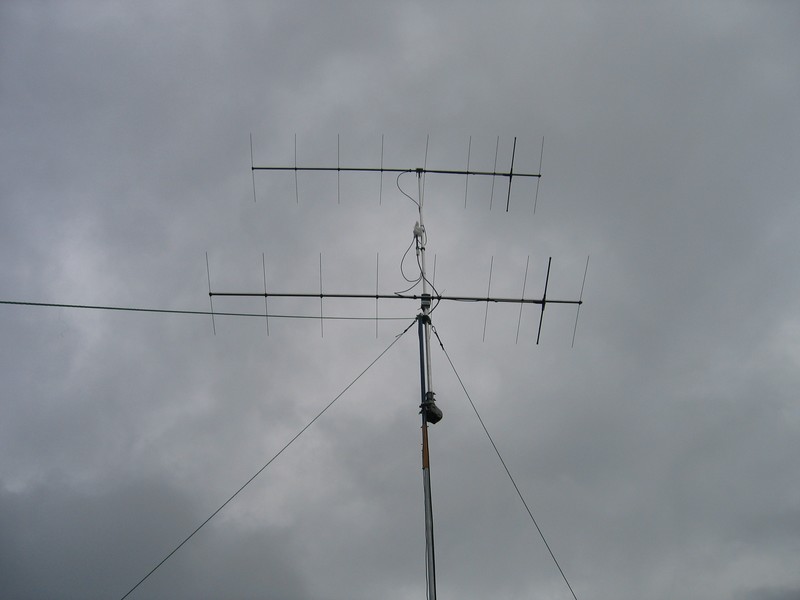 Gestocktes Antennenpaar…